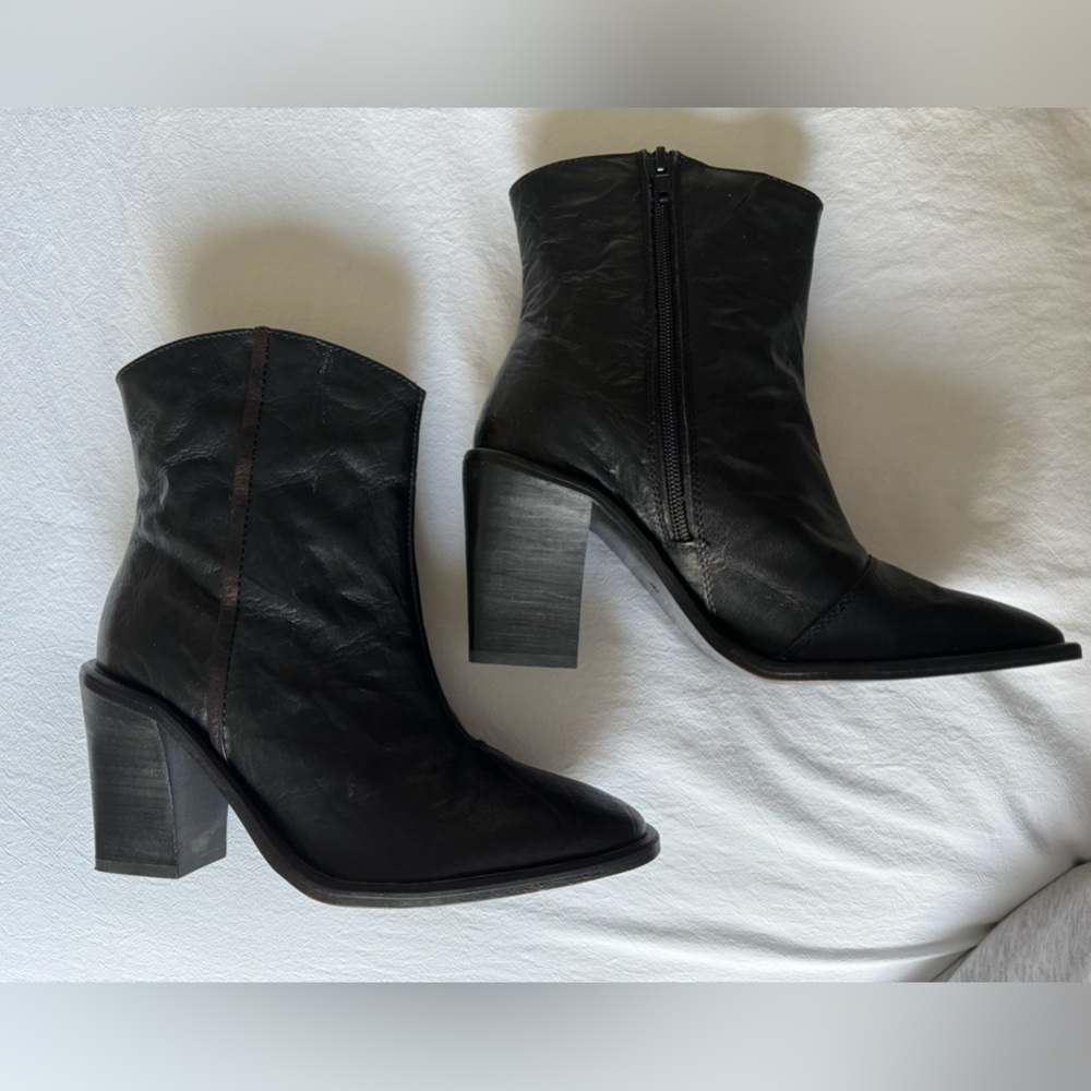 Free People Sienna Ankle boot in black, size US women’s 6